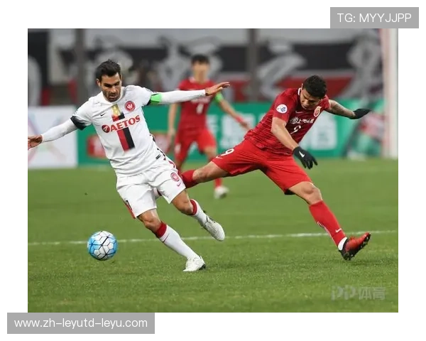 足球比赛中的快速反击与全攻全守战术